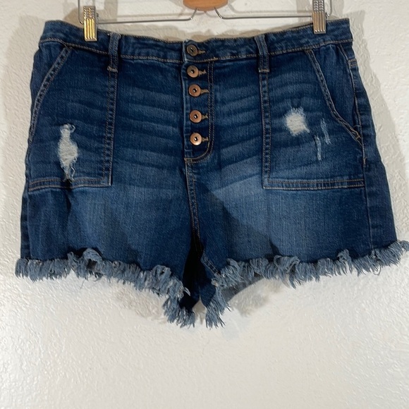 No Boundaries NOBO Size 19 High Rise Button Fly Cutoff Denim Jean Shorts Pockets - Picture 1 of 4